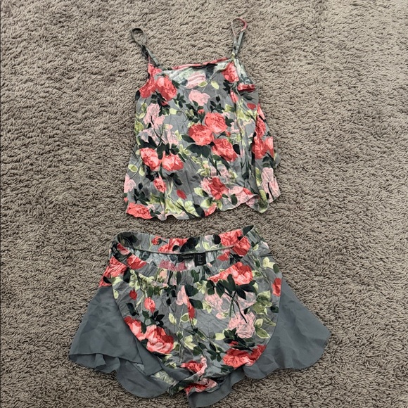Tahari Other - Tahari Floral Women's Pajama Set in Pink and Gray